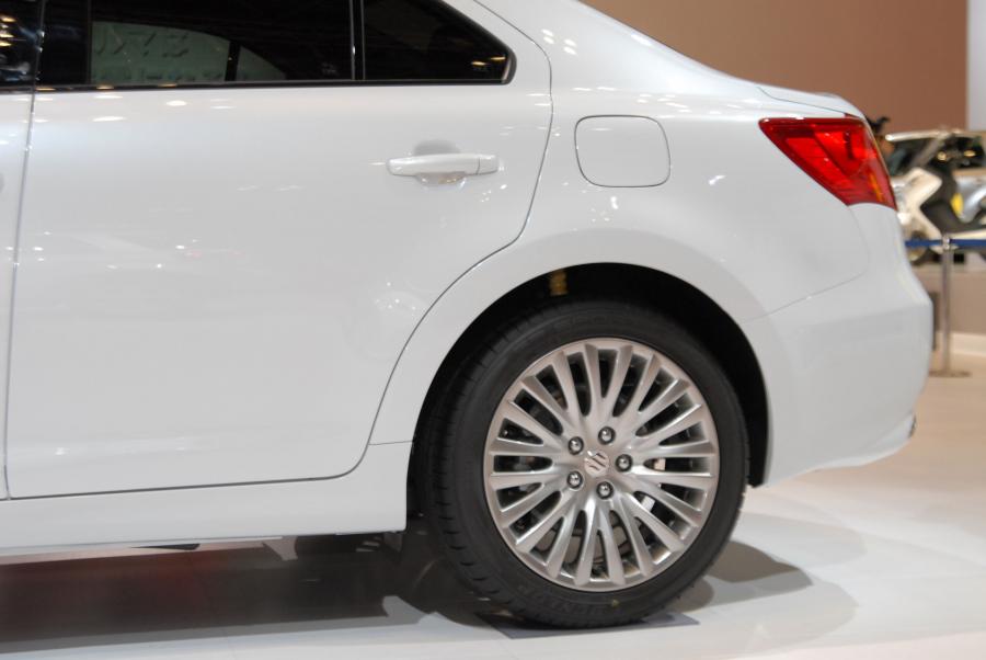  Suzuki Kizashi 2010 года  (фото 104 из 136)
